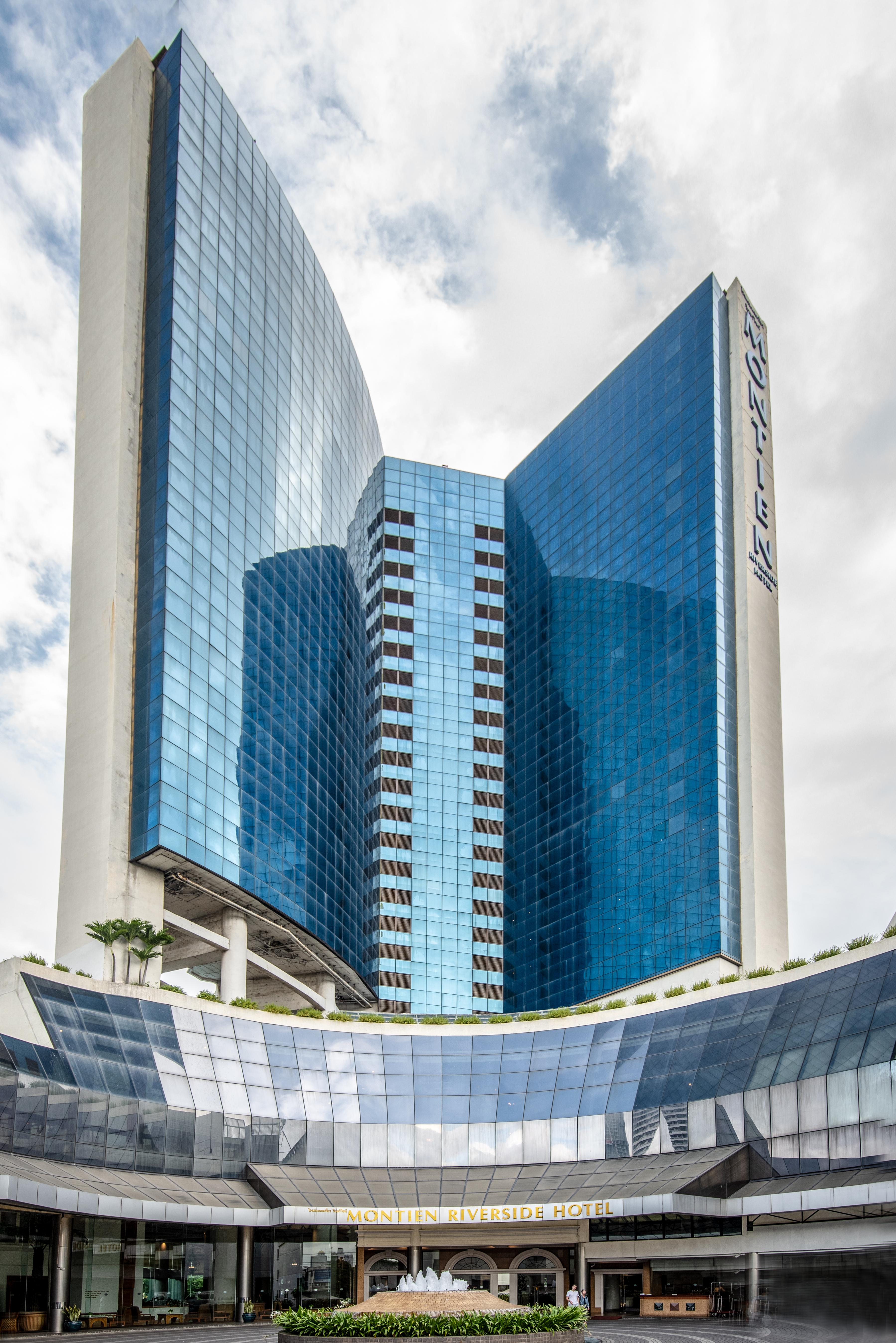 Montien Riverside Hotel Bangkok Exterior foto The hotel in 2016