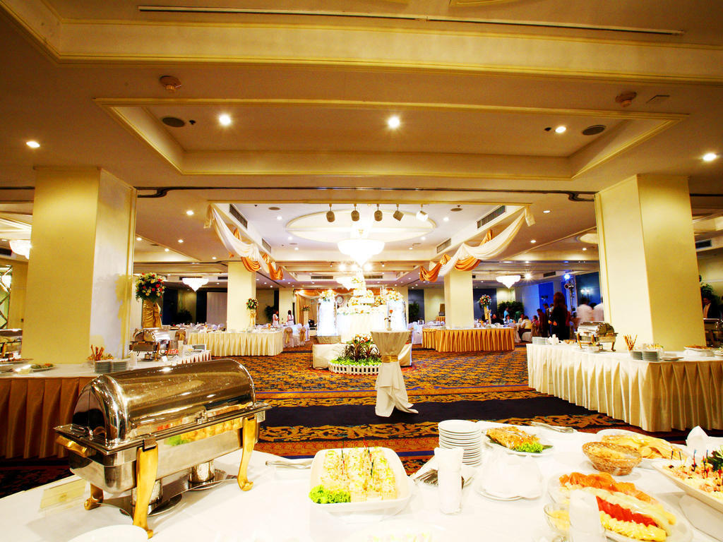 Montien Riverside Hotel Bangkok Exterior foto The Grand Ballroom