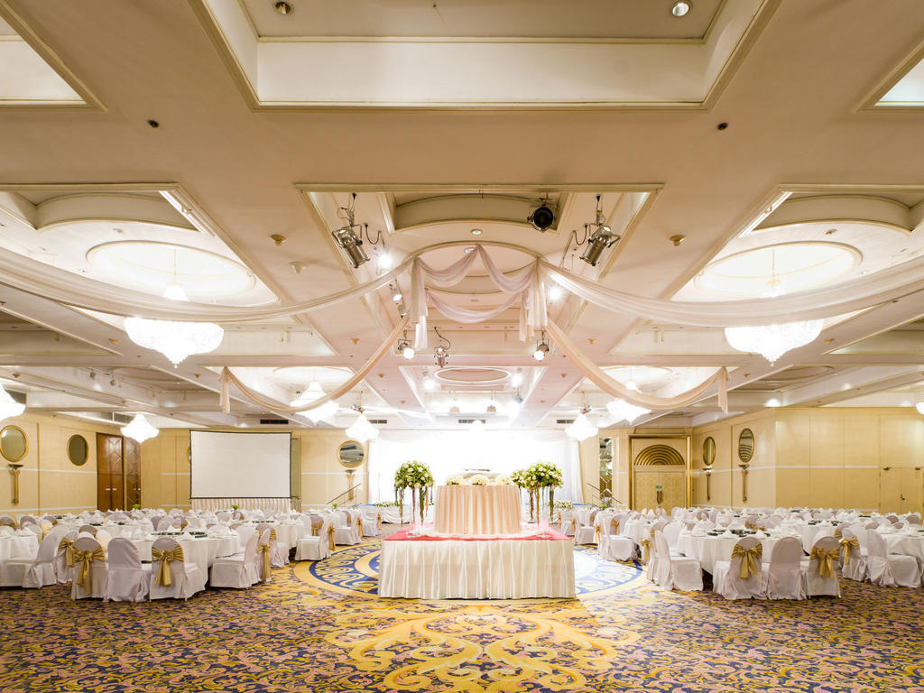 Montien Riverside Hotel Bangkok Exterior foto The ballroom of the hotel