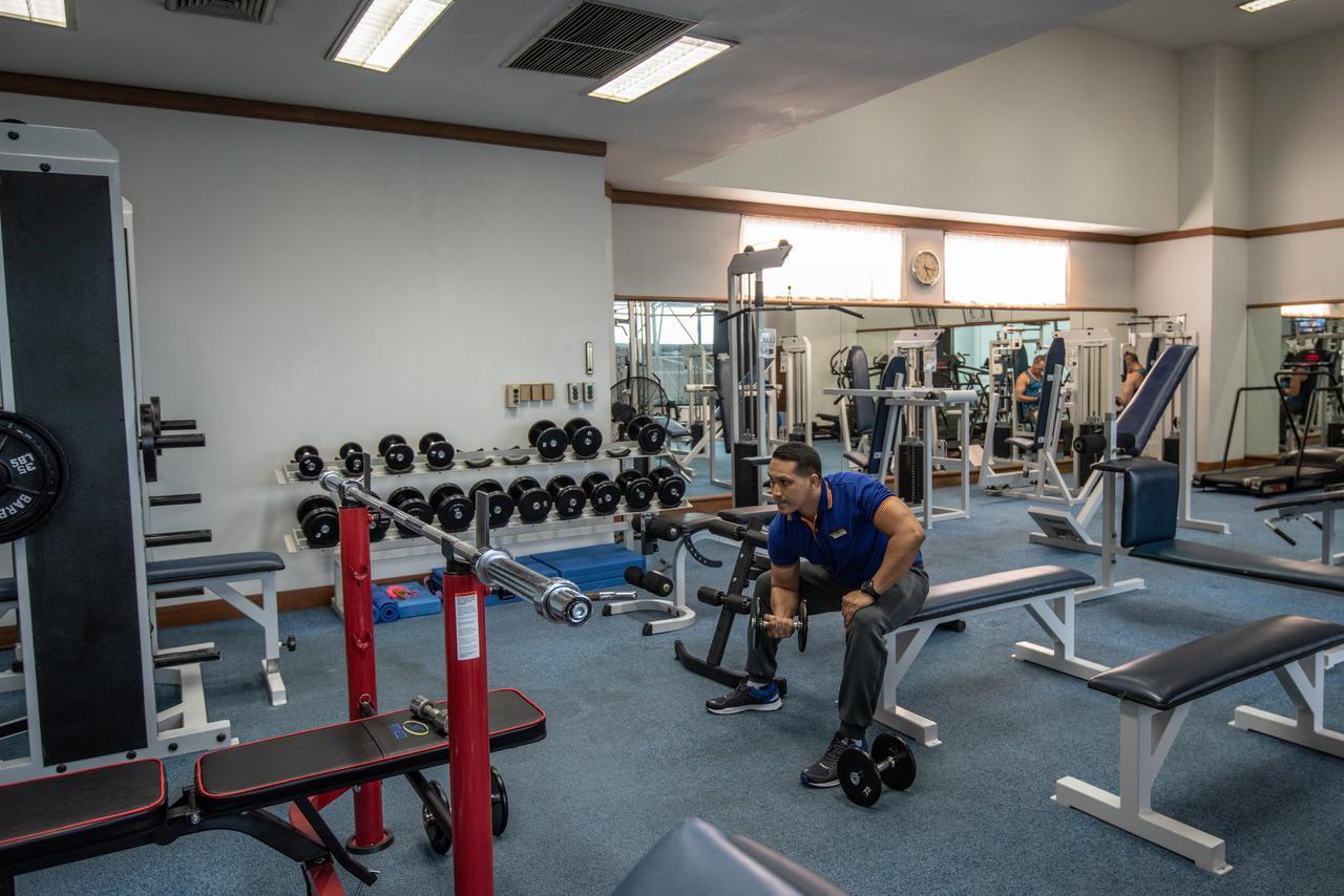Montien Riverside Hotel Bangkok Exterior foto The gym at the National Olympic Academy